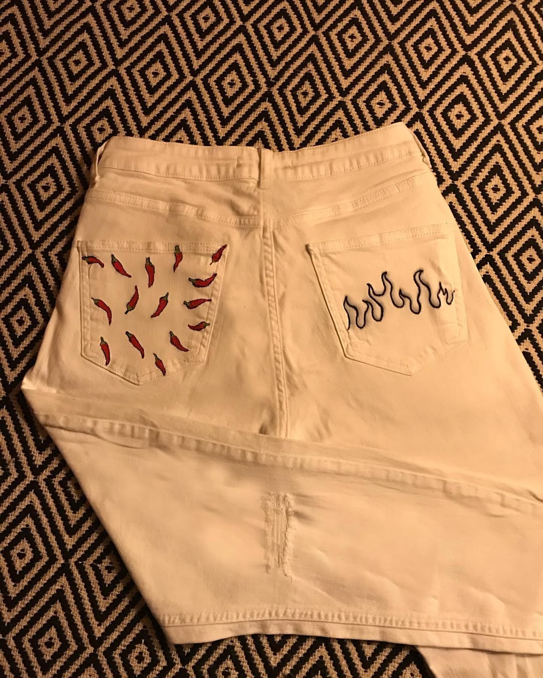 spicy 🌶👺🔥🎨#personalizados #pintura #acrilicpainting #ropa