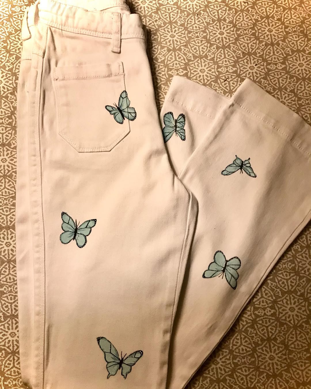 🦋✨pedido de @mzulategui ☺️#design #artezaacrylicpaint #painting #ropa